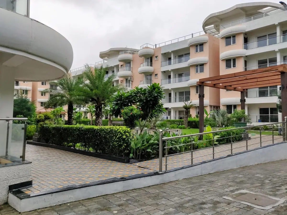 Landscaped court of The Sutherland House